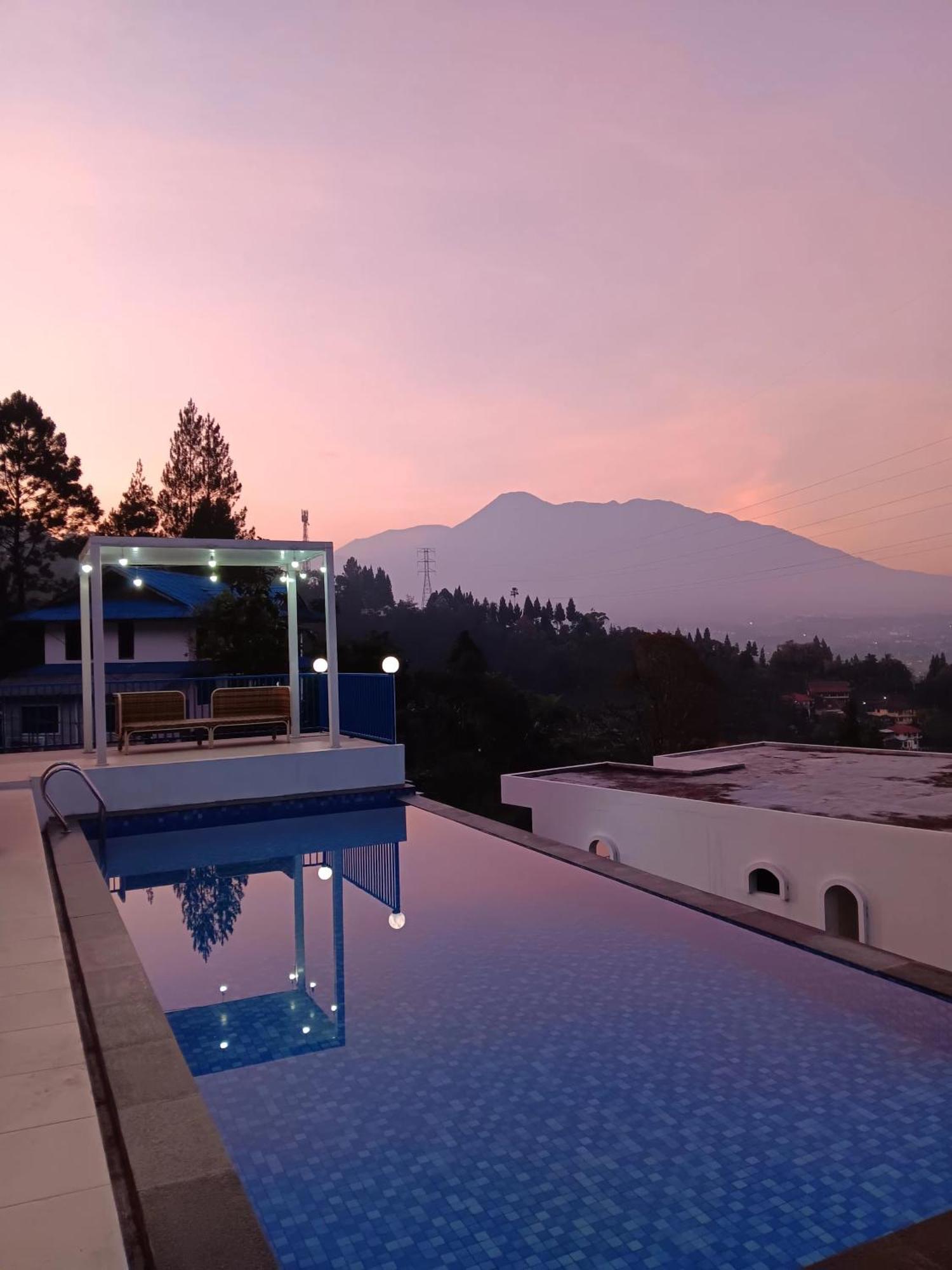 Villa Blue Door, Puncak Pondok Cipaseban Εξωτερικό φωτογραφία