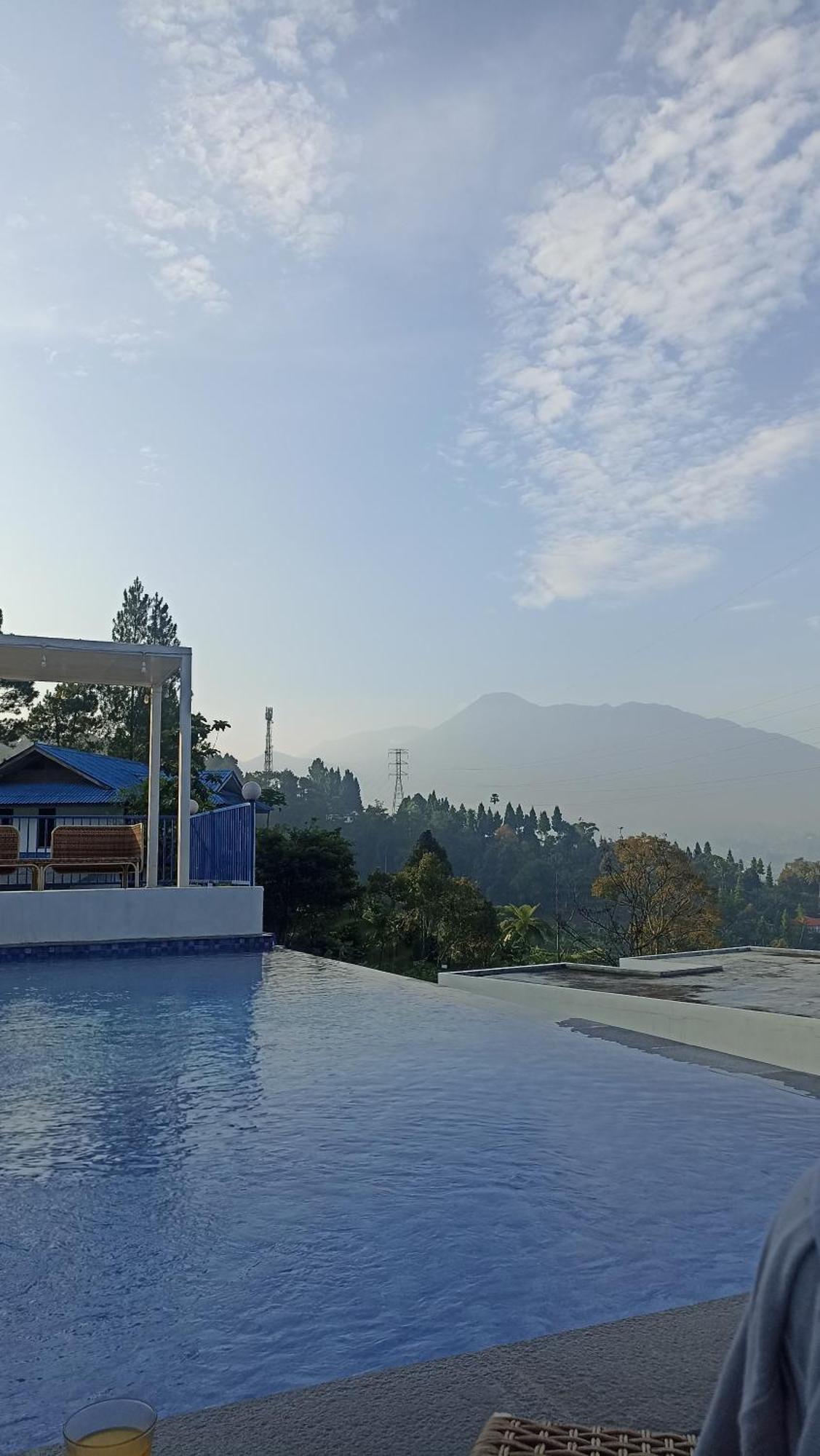Villa Blue Door, Puncak Pondok Cipaseban Εξωτερικό φωτογραφία